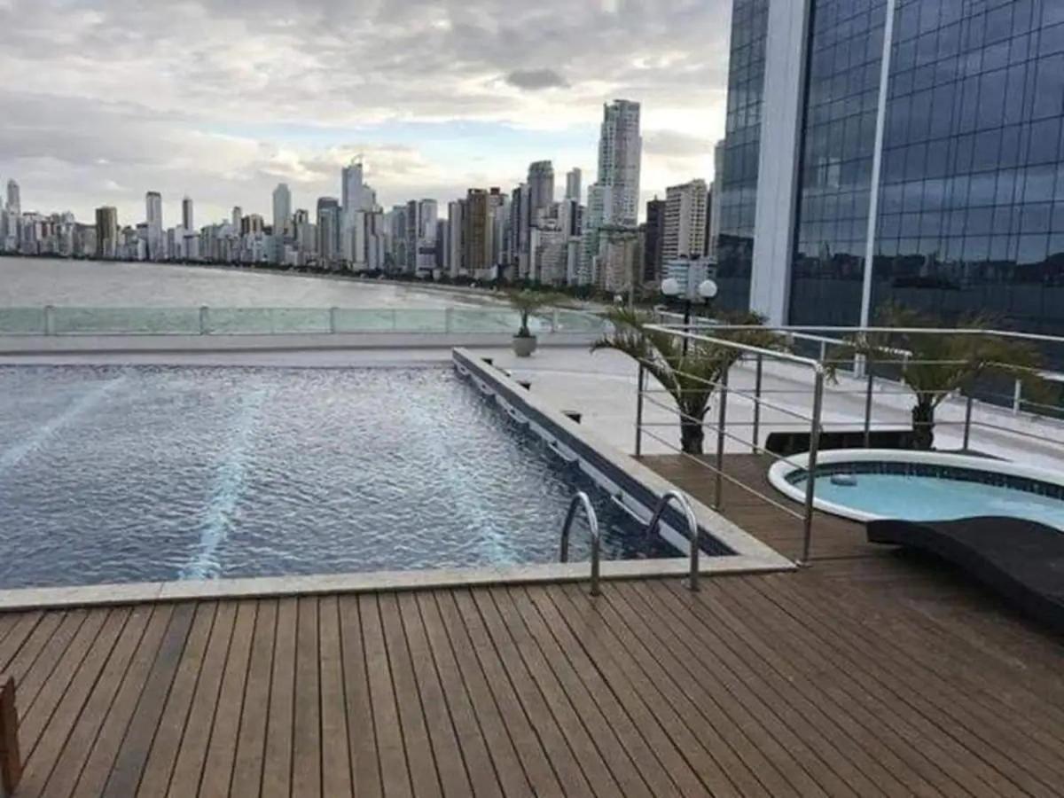 Para Casais, Predio Beira Mar, Em Frente A Roda Gigante Balneário Camboriú Extérieur photo