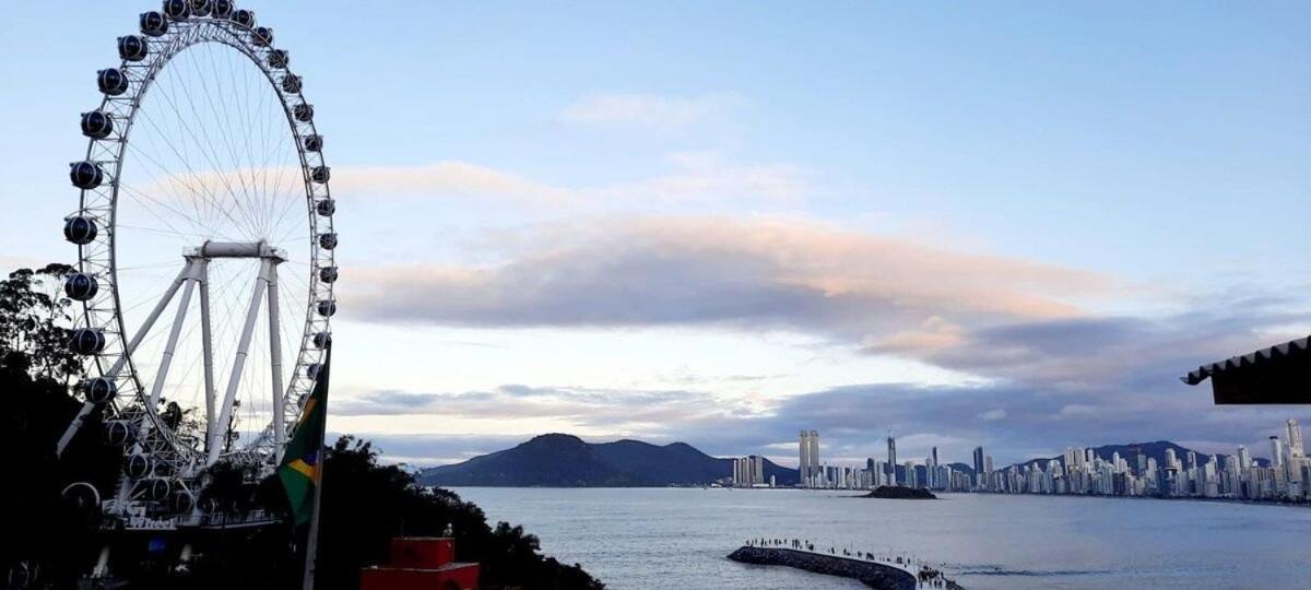 Para Casais, Predio Beira Mar, Em Frente A Roda Gigante Balneário Camboriú Extérieur photo